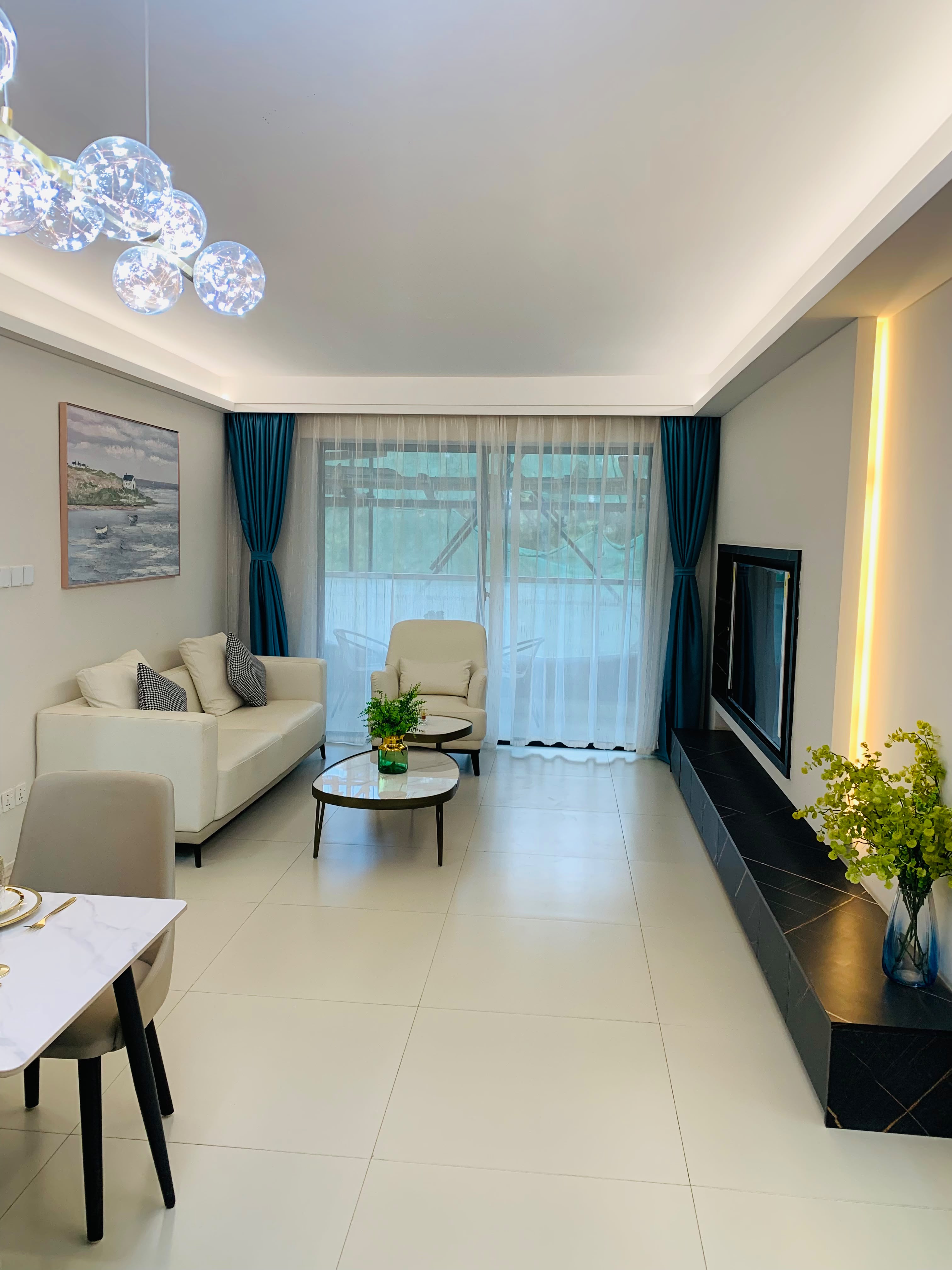 Amber Bay Apartments - Modern Studios, 1 & 2 Bedrooms